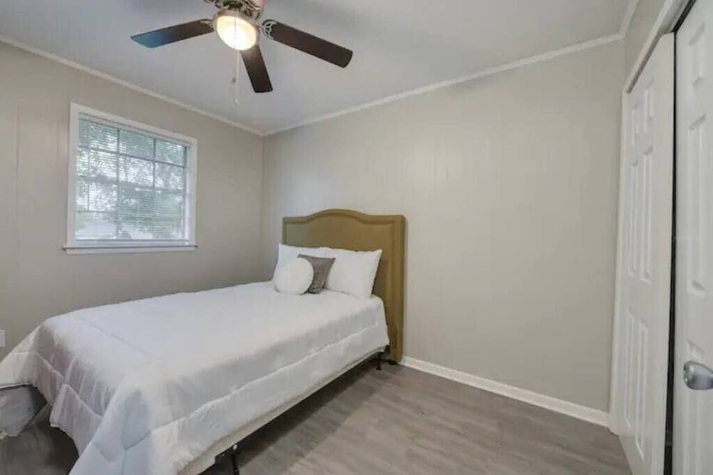 Photo of Bedroom in Washington Square