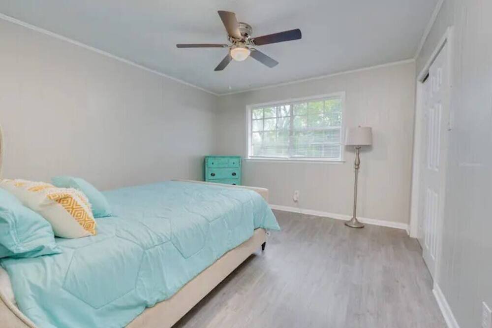 Photo of Bedroom in Washington Square