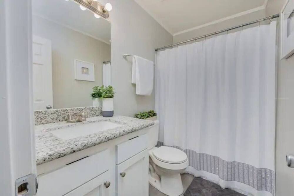 Photo of Bathroom in Washington Square