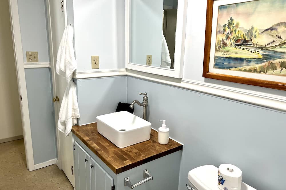 Photo of Bathroom in St. Francisville
