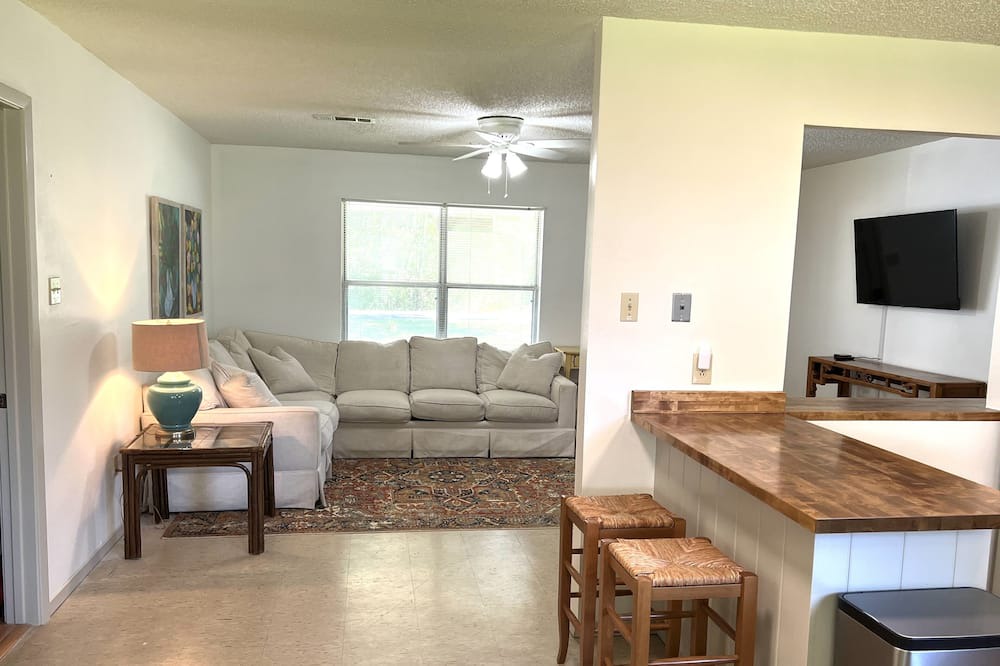Photo of Livingroom in St. Francisville
