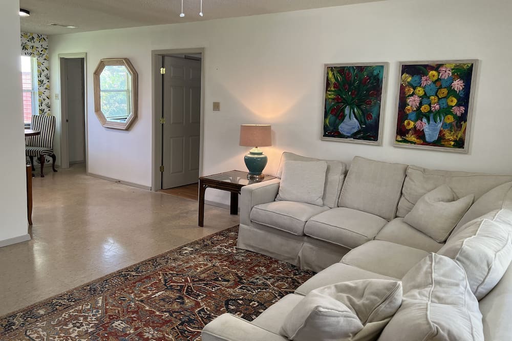 Photo of Livingroom in St. Francisville