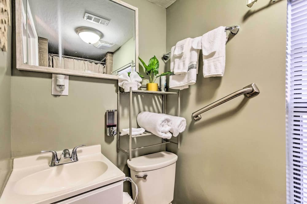 Photo of Bathroom in Northwest Pensacola