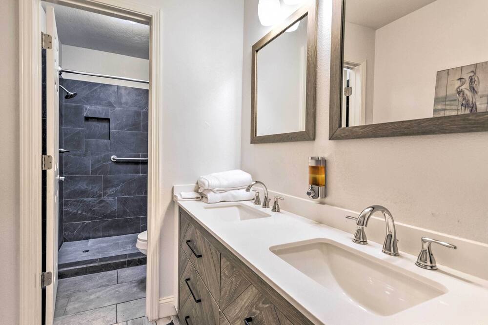 Photo of Bathroom in Northwest Pensacola