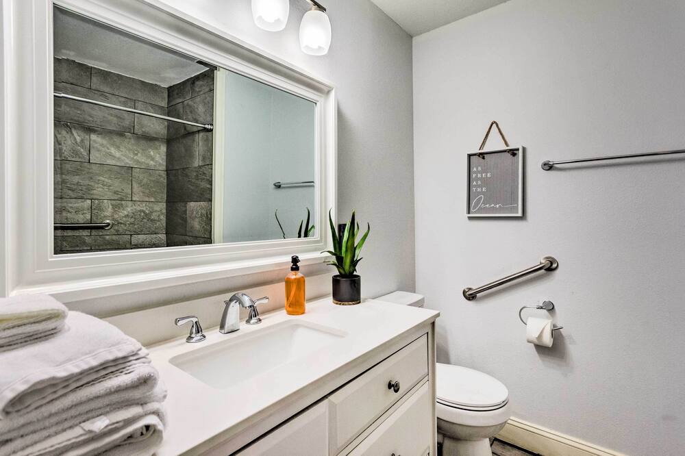 Photo of Bathroom in Northwest Pensacola