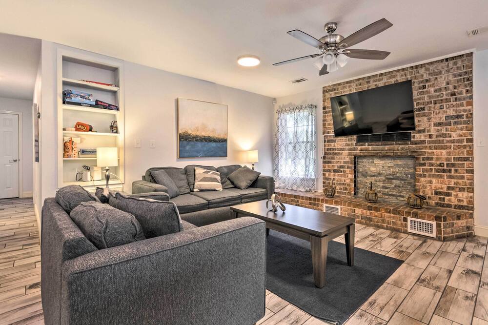 Photo of Livingroom in Northwest Pensacola