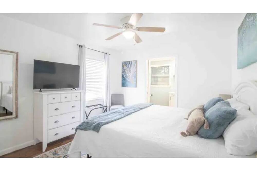 Photo of Bedroom in Gulfport