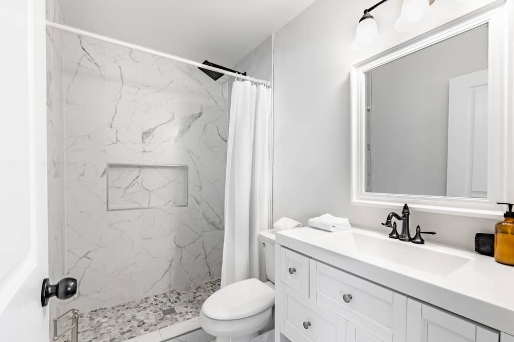 Photo of Bathroom in Gulfview Heights