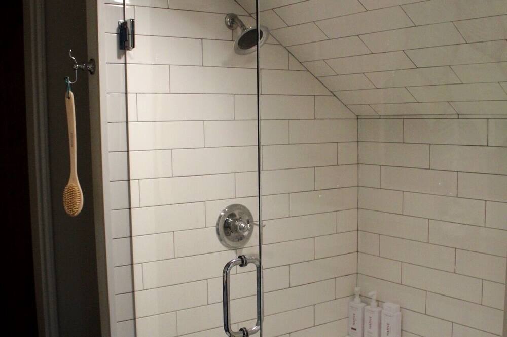 Photo of Bathroom in Marshall