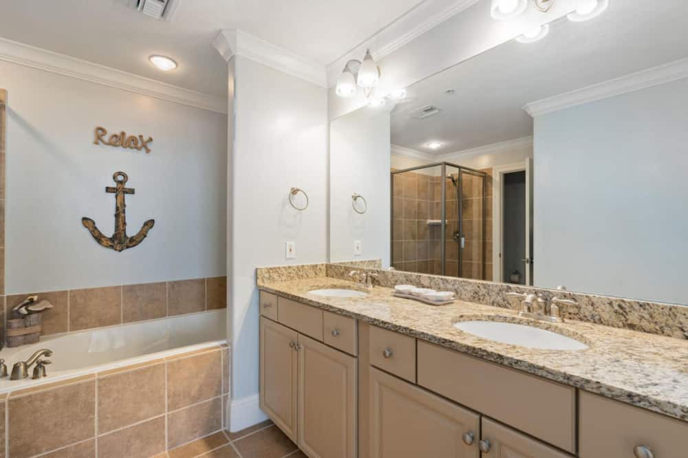 Photo of Bathroom in Royal Lagoons