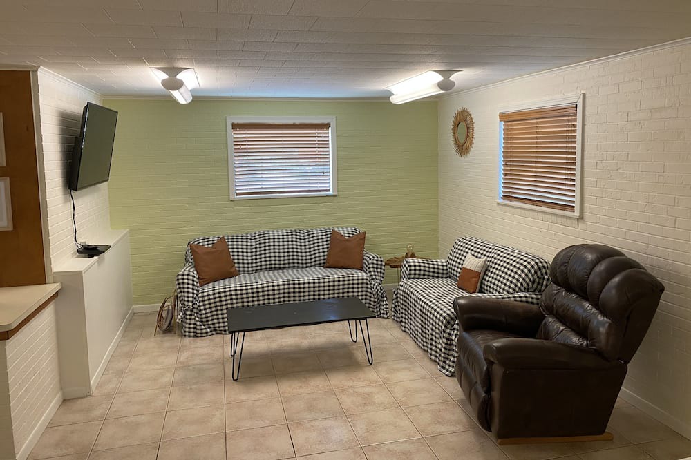 Photo of Livingroom in Woodville
