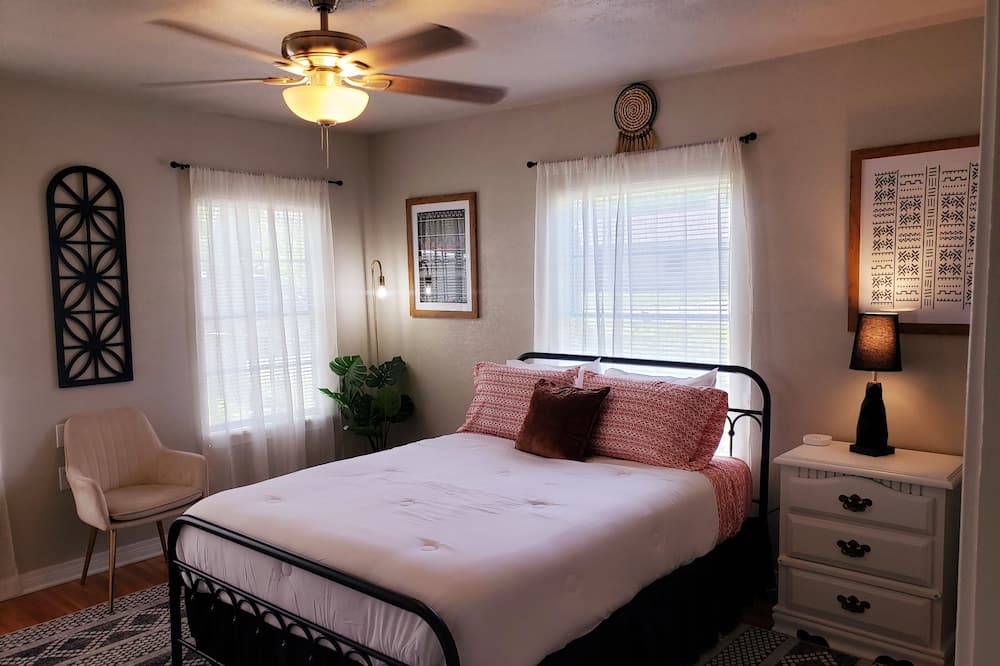Photo of Bedroom in Baytown