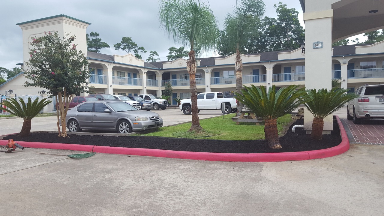 Photo of Outdoor in Oaks Historic District