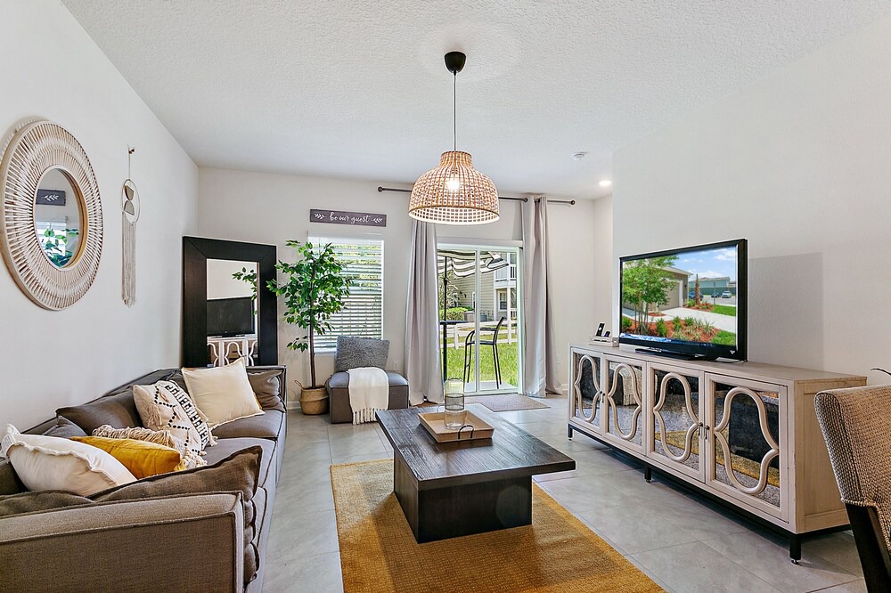 Photo of Livingroom in Baymeadows