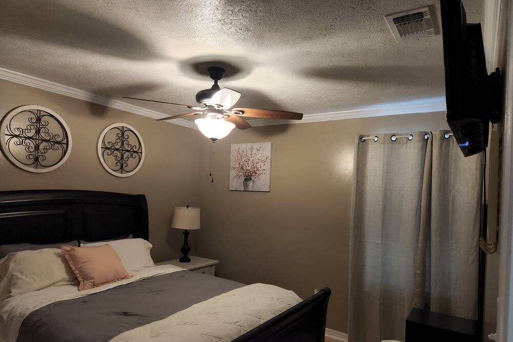 Photo of Bedroom in Waveland