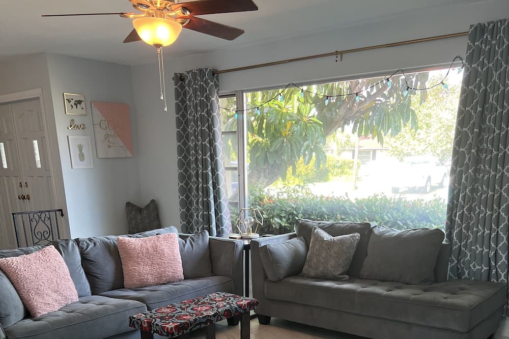 Photo of Livingroom in Lochmoor Waterway Estates