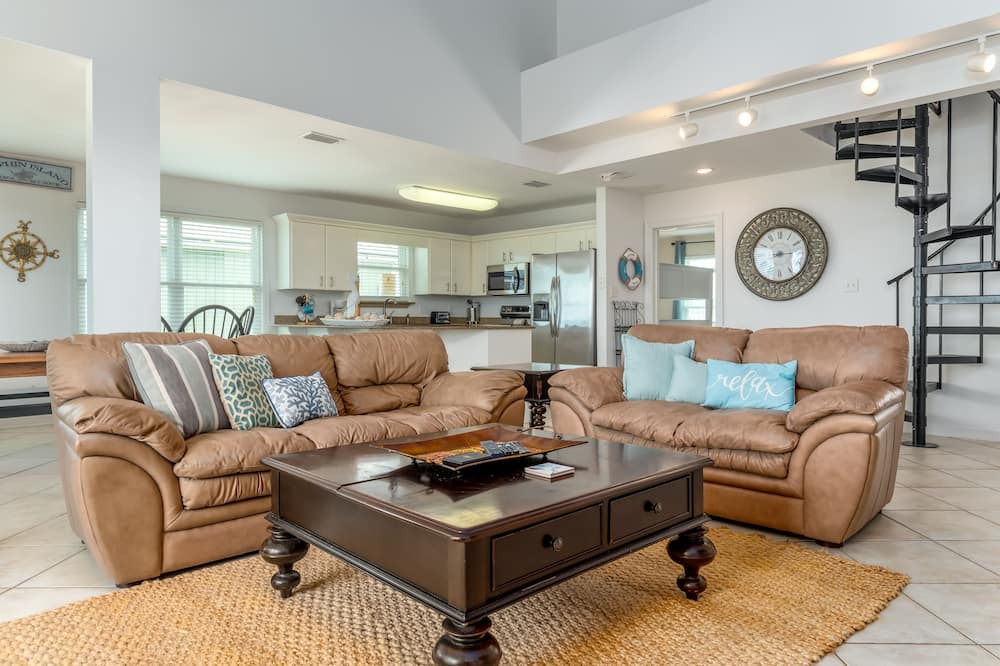 Photo of Livingroom in Dauphin Island