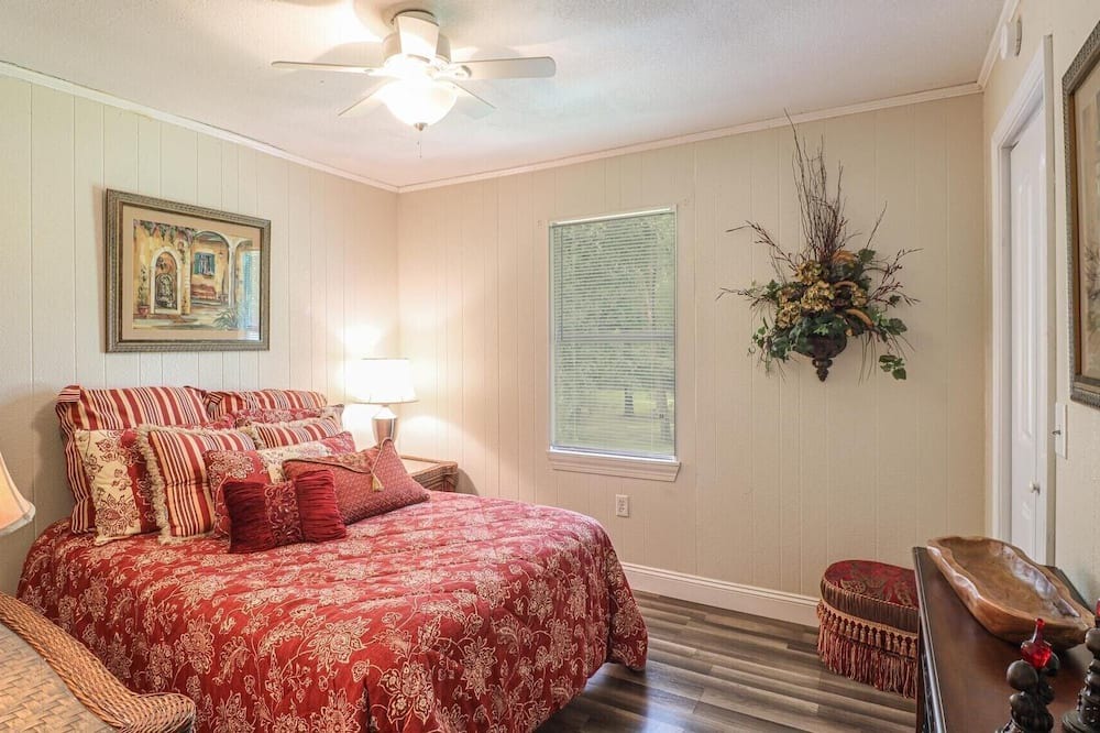 Photo of Bedroom in Moss Point