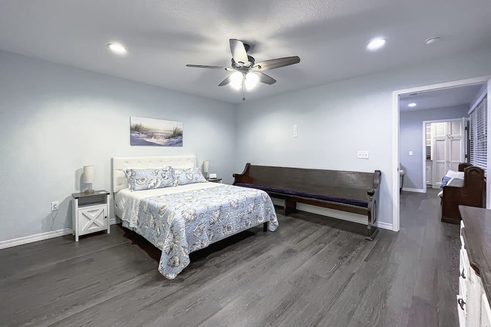 Photo of Bedroom in Long Beach