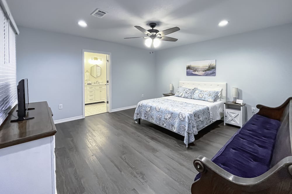 Photo of Bedroom in Long Beach