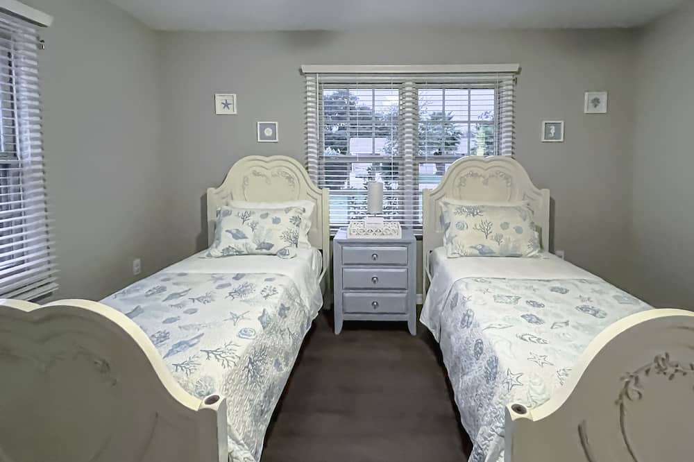 Photo of Bedroom in Long Beach