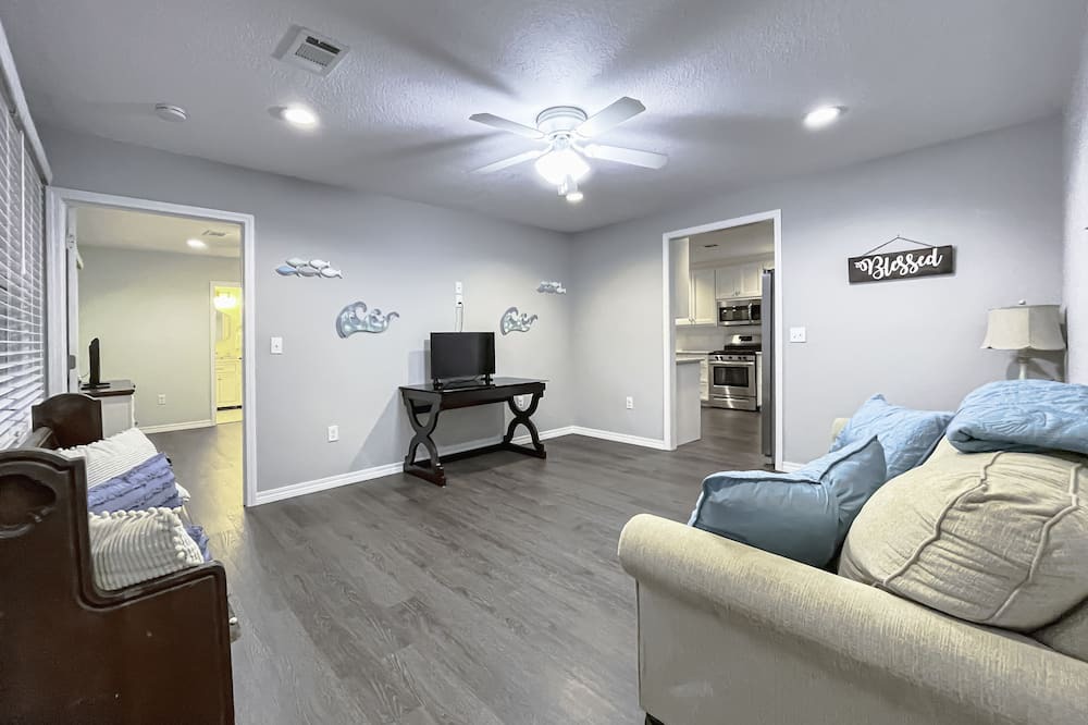 Photo of Bedroom in Long Beach