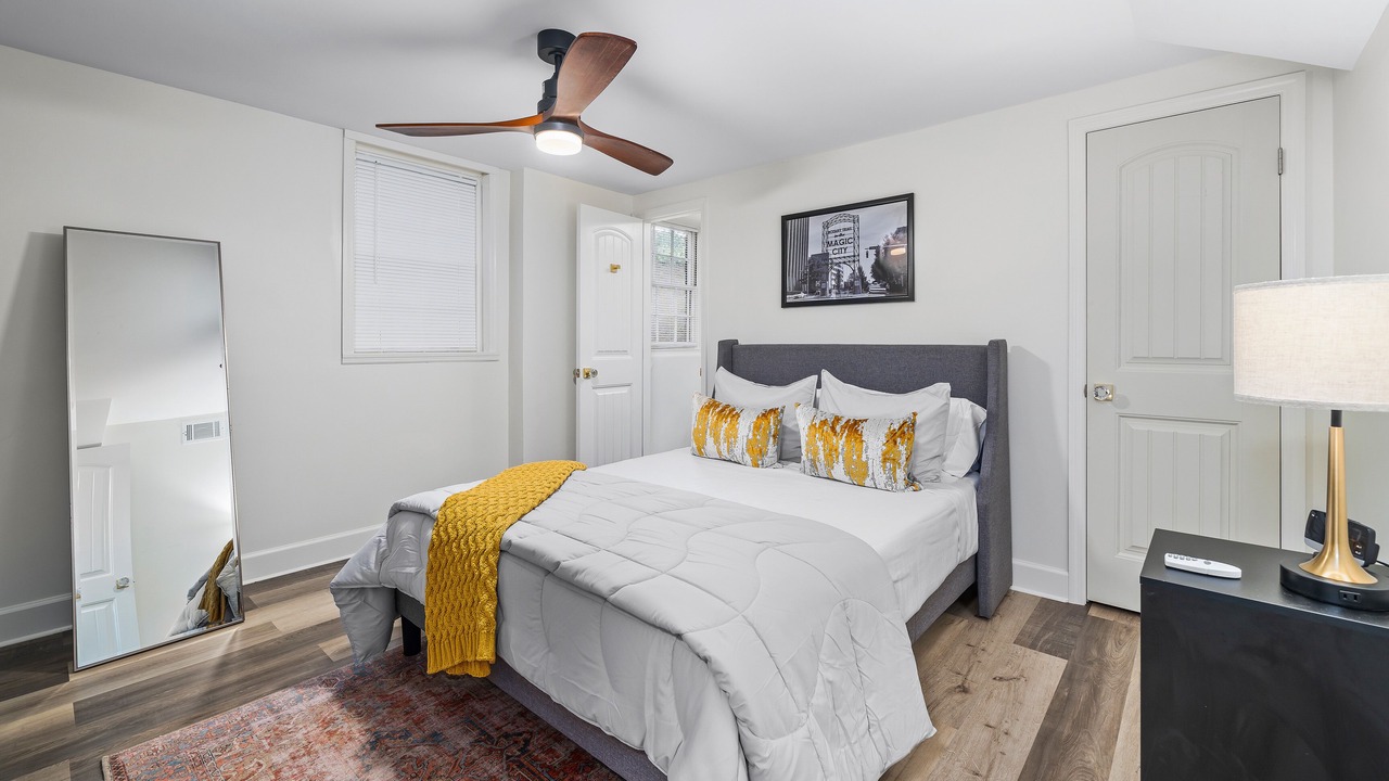 Photo of Bedroom in Crestline Heights