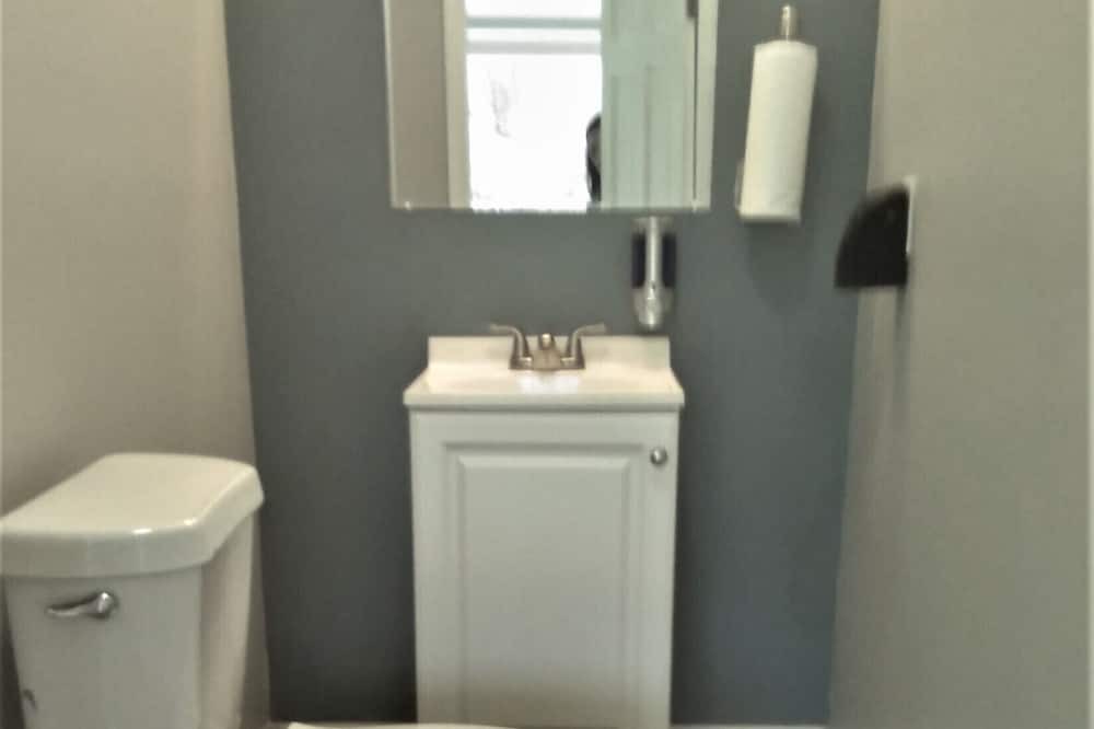 Photo of Bathroom in Stone County