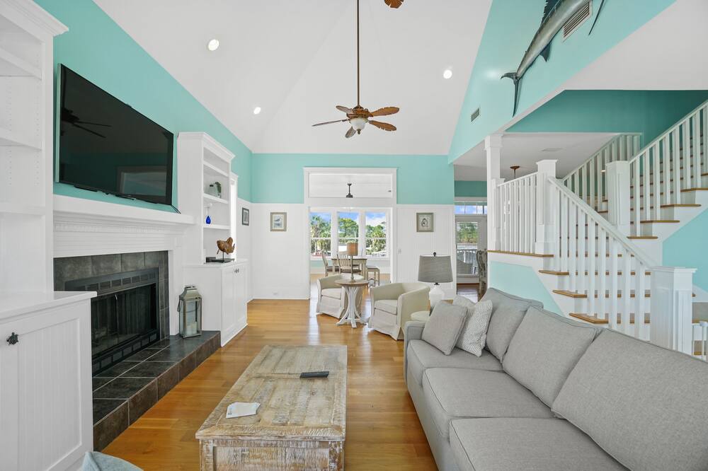 Photo of Livingroom in Upper Grand Lagoon