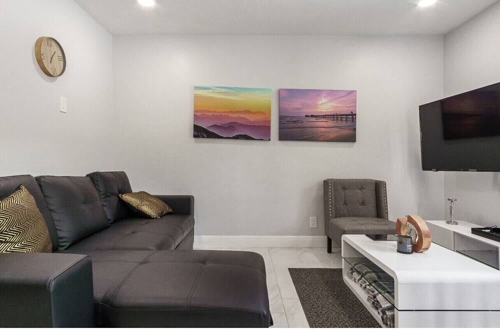 Photo of Livingroom in Flagler Village