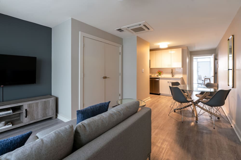 Photo of Livingroom in Downtown Jackson