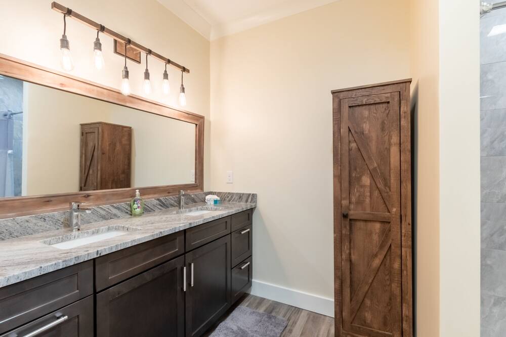 Photo of Bathroom in Lillian