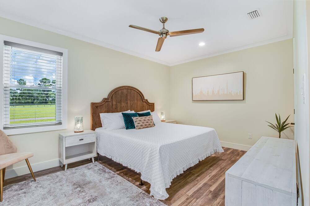 Photo of Bedroom in Lillian