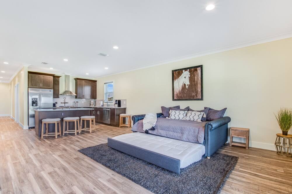 Photo of Livingroom in Lillian