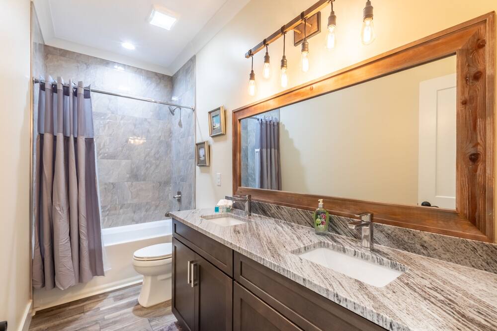 Photo of Bathroom in Lillian
