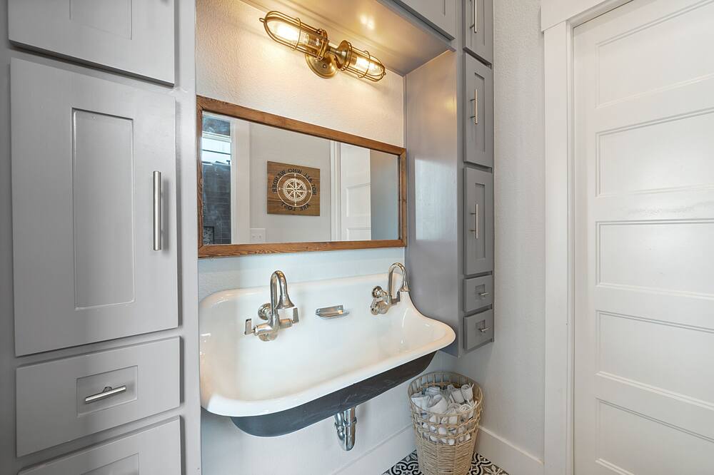 Photo of Bathroom in Cotton Gin
