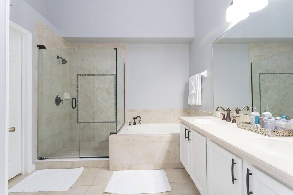 Photo of Bathroom in Veranda Palms