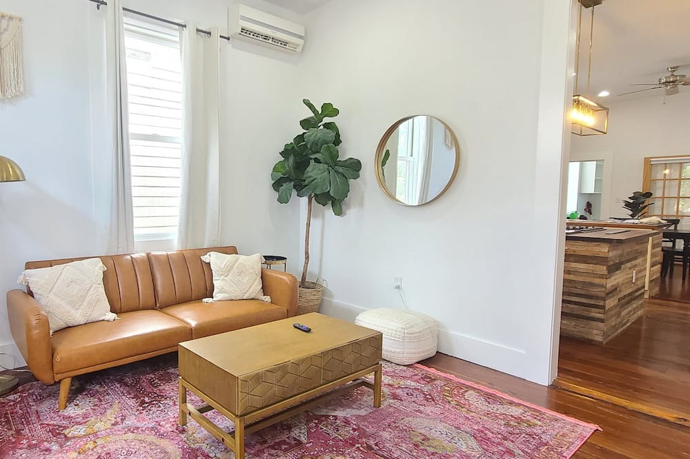 Photo of Livingroom in South 7th Ward