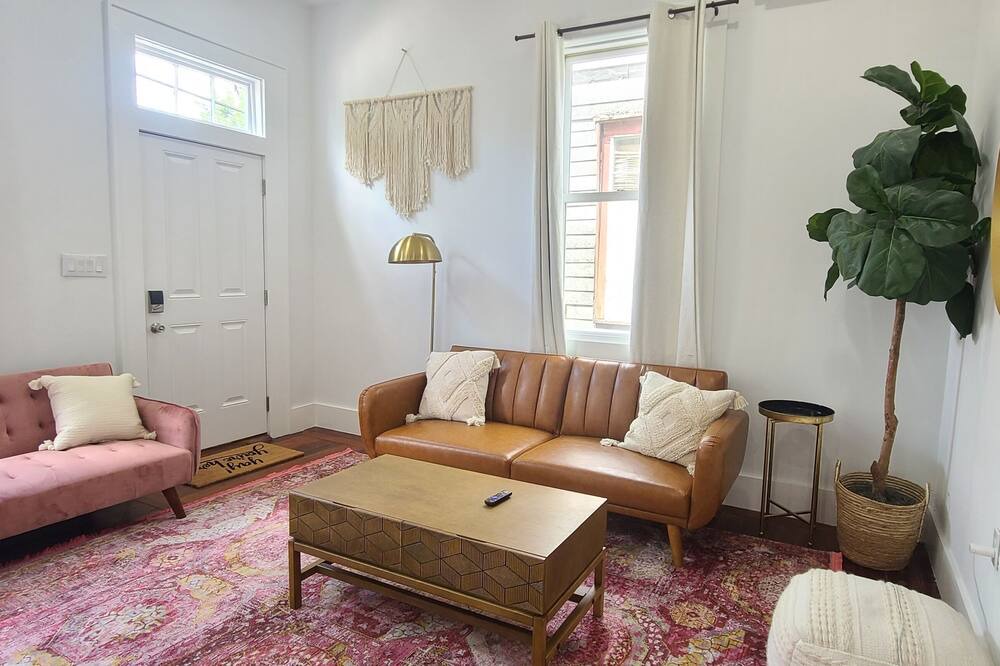 Photo of Livingroom in South 7th Ward