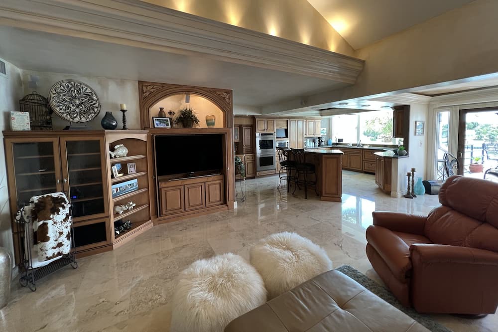 Photo of Livingroom in Tierra Verde