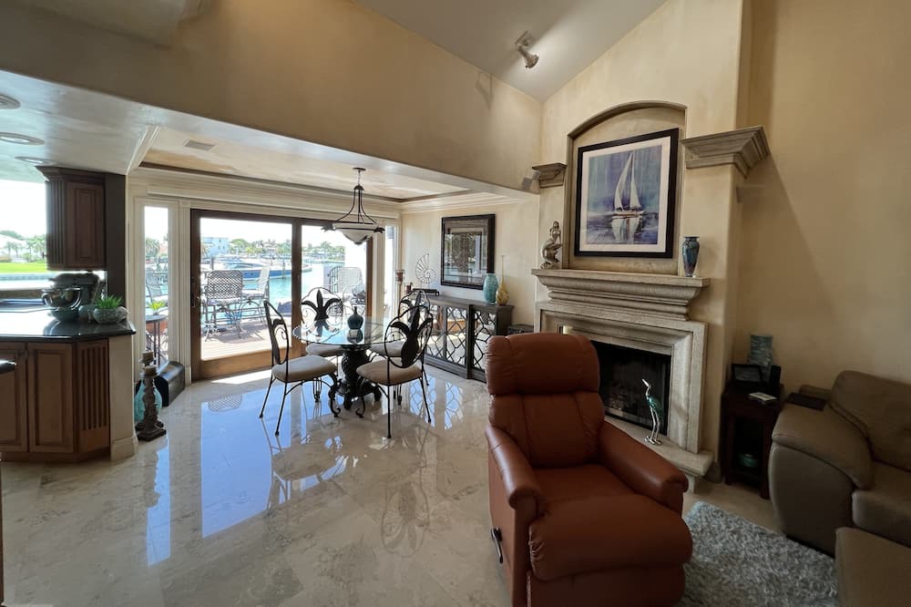 Photo of Livingroom in Tierra Verde