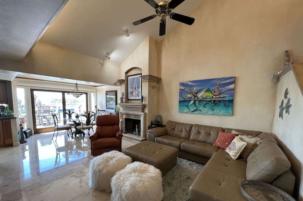Photo of Livingroom in Tierra Verde
