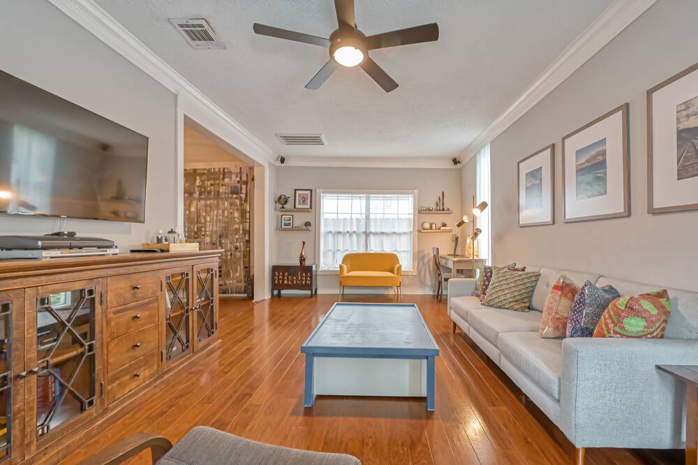 Photo of Livingroom in Houston Heights
