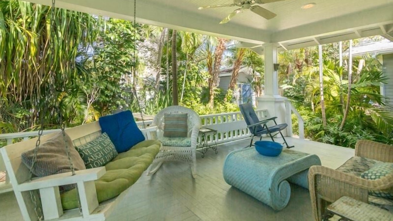 Photo of Patio Balcony in White Street Gallery District