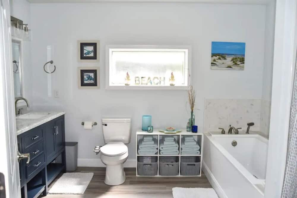 Photo of Bathroom in Gautier
