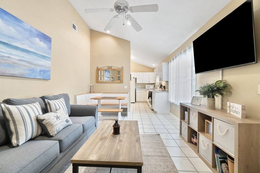 Photo of Livingroom in Ono Island