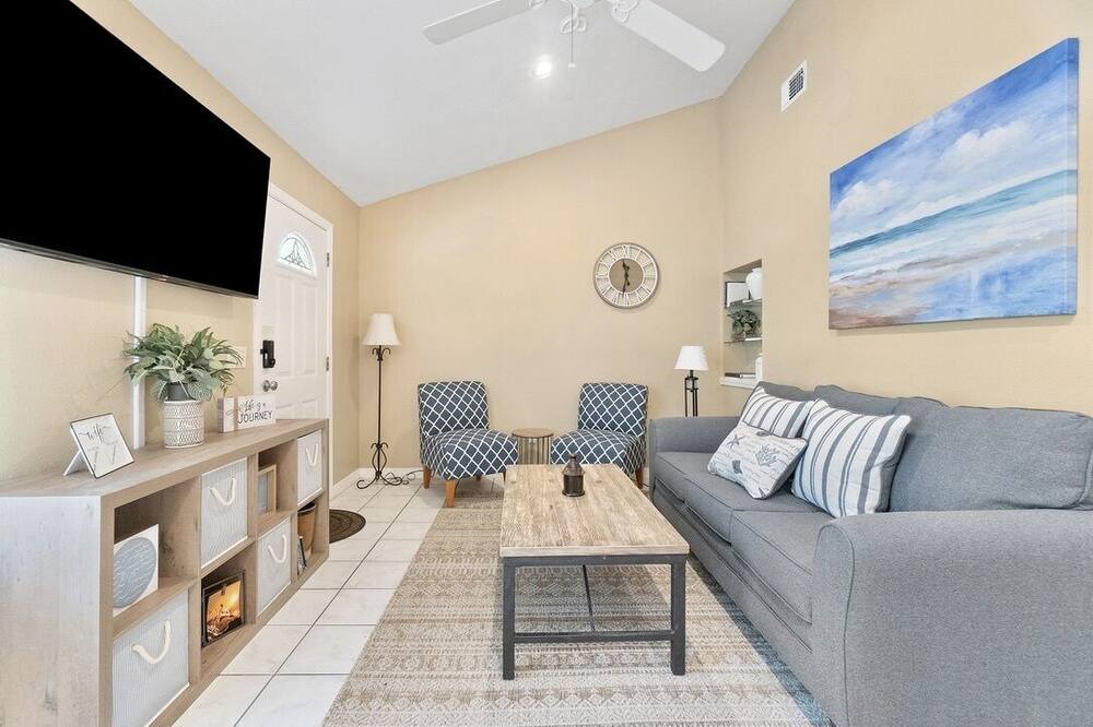 Photo of Livingroom in Ono Island