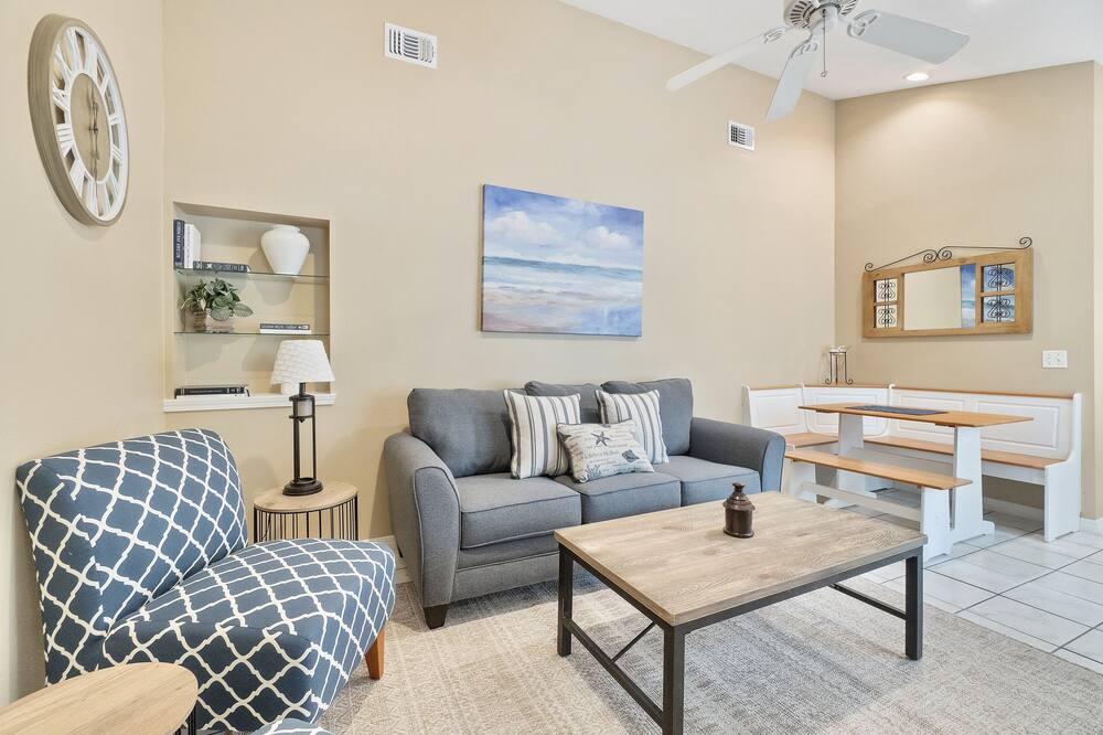 Photo of Livingroom in Ono Island