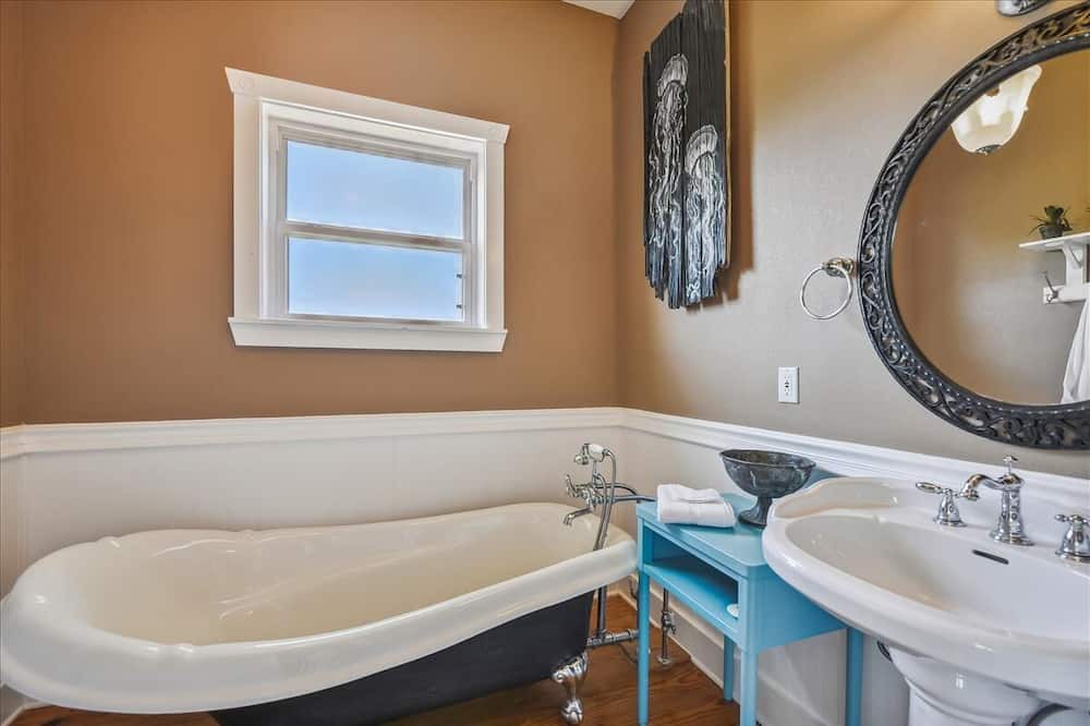 Photo of Bathroom in Sea Palm Village