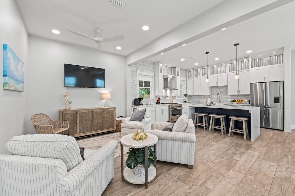 Photo of Livingroom in Village of Sugar Beach